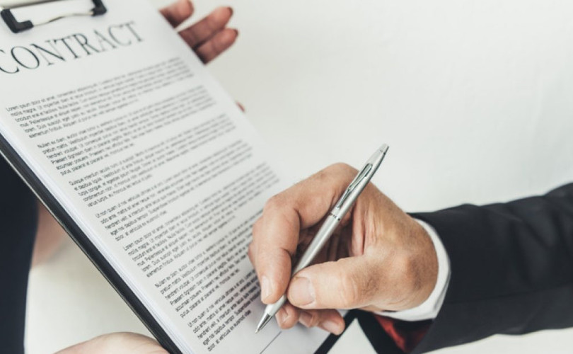 اعداد وصياغة العقود والاتفاقيات الدولية